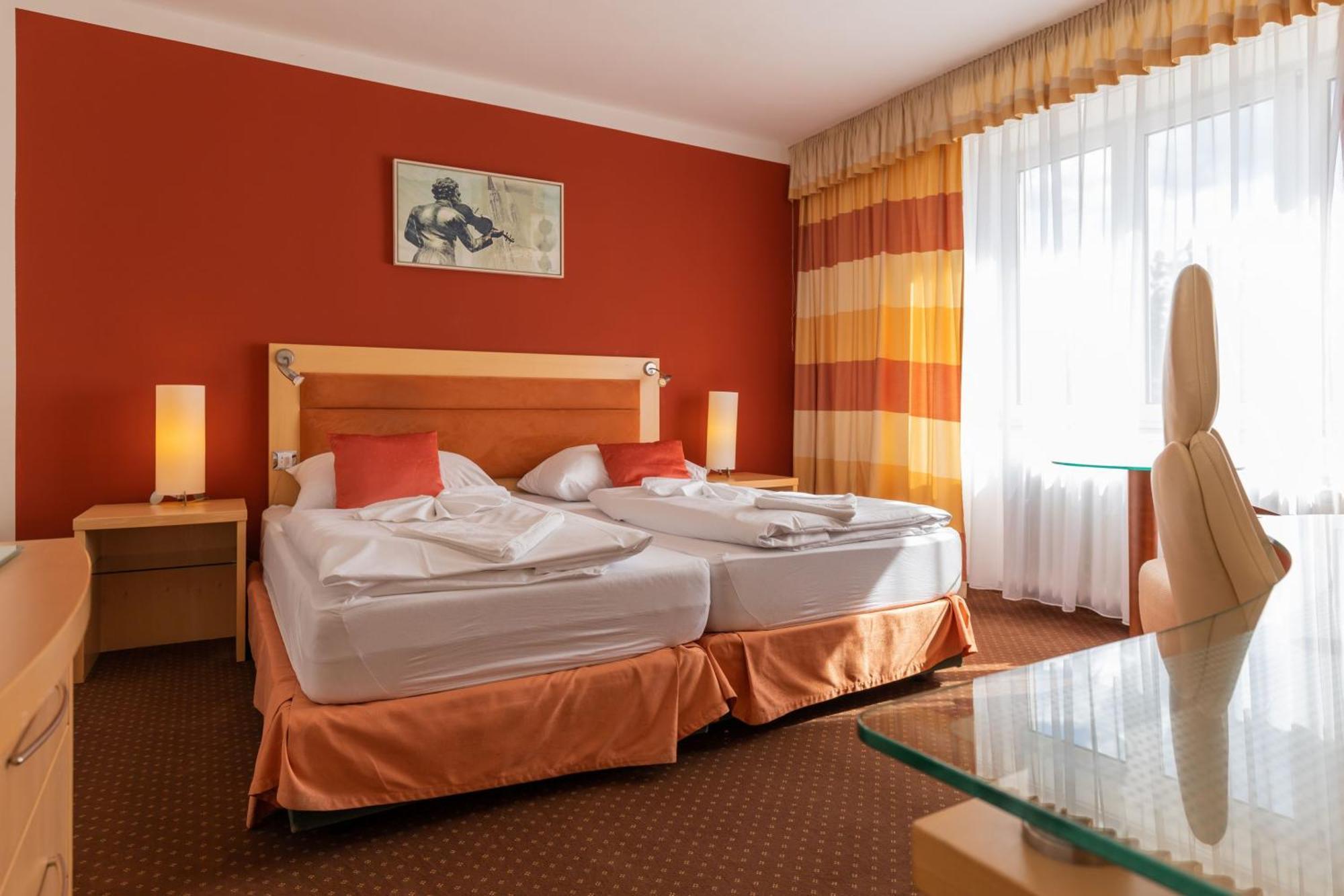 Active & Wellness Hotel Subterra Ostrov  Phòng bức ảnh