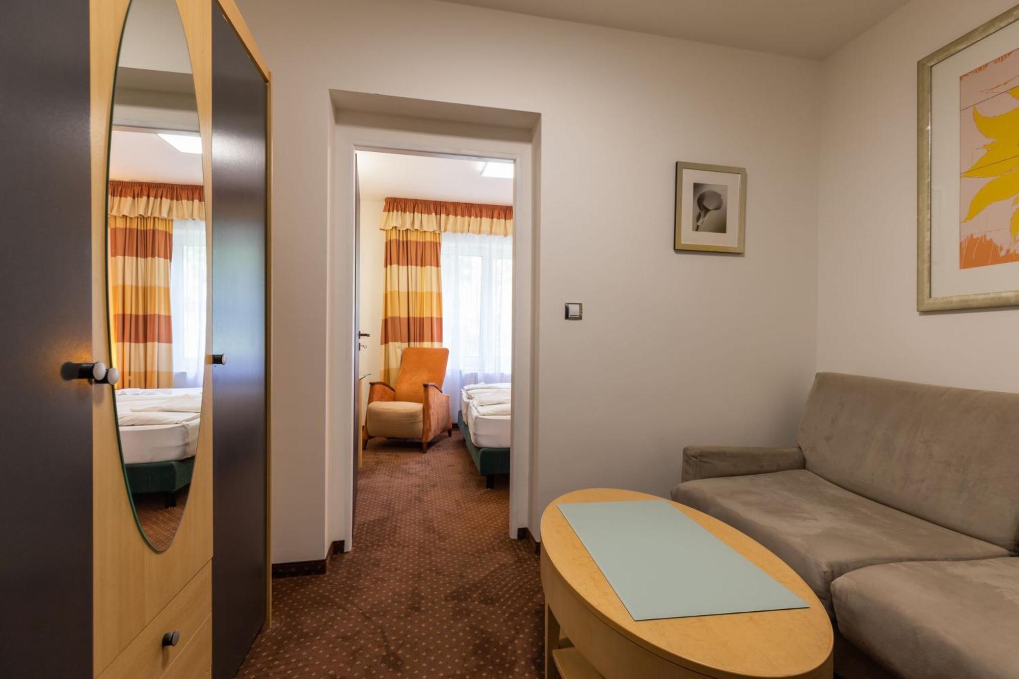 Active & Wellness Hotel Subterra Ostrov  Phòng bức ảnh